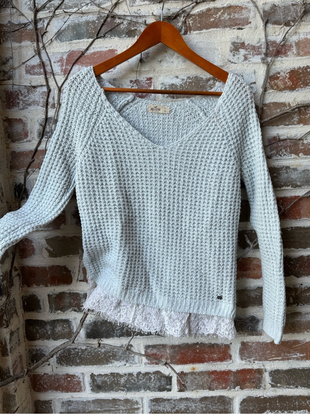 Hollister Chunky Waffle Knit Lace Hem V-Neck Sweater Size XS